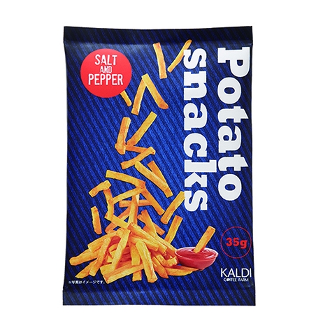 「オリジナル ポテトスナック ソルト&ペッパー」。スティック状にカットした国産じゃがいもを真空フライ製法でサクサク食感に。シンプルなソルト&ペッパーのシーズニングがおいしいです。