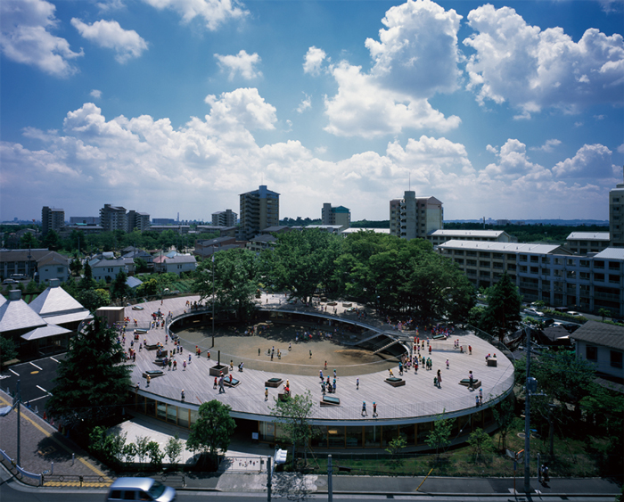 ふじようちえん 2007年 建築家:手塚貴晴+手塚由比(手塚建築研究所)トータルプロデュース:佐藤可士和 Photo(C)Katsuhisa Kida / FOTOTECA