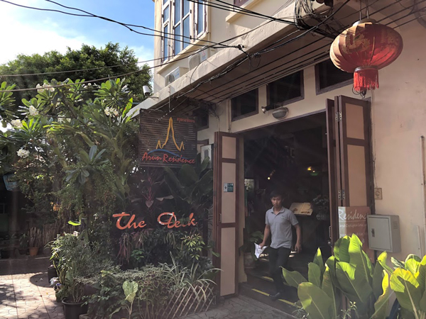 The Deckの入り口。ワット・ポーのすぐ近くにあります
