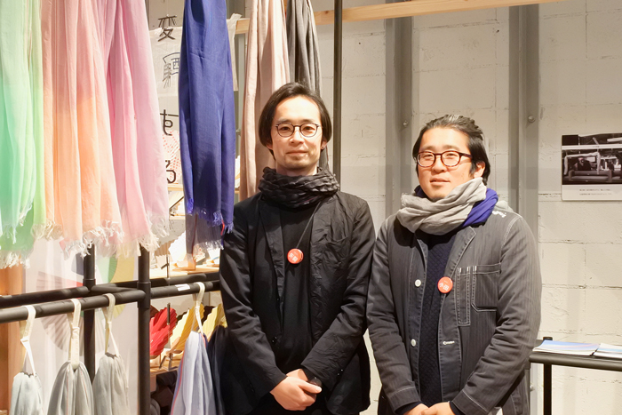 「orit.」ブランド、阿江ハンカチーフ株式会社の和田 和史さん(左)とデザイナーの矢裂 尚敬さん(右)。orit.商品のデザインはすべて矢裂さんが手がけているそうです