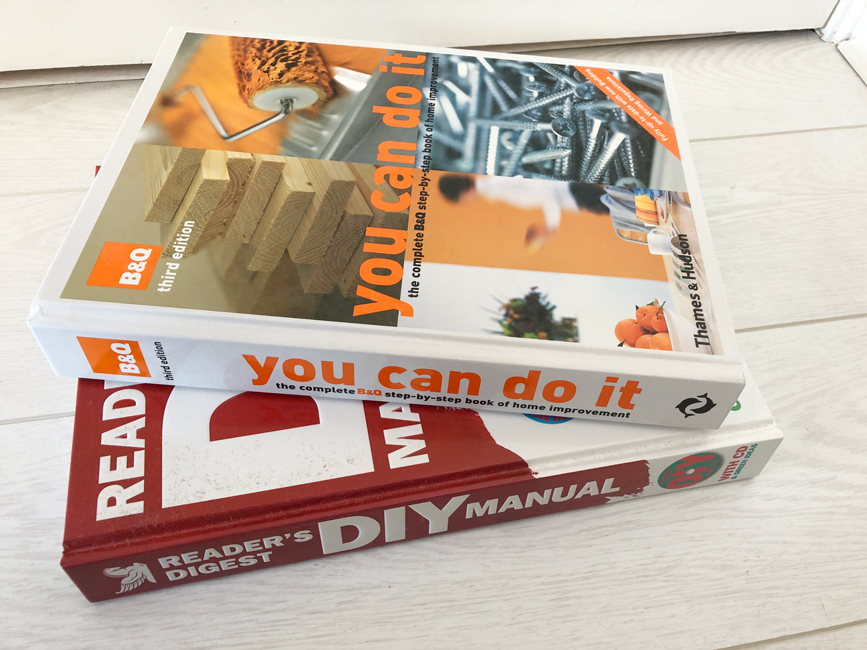 我が家にも御多分に漏れず、分厚いDIYの本が2冊もあります