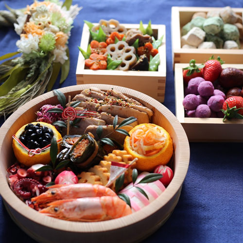 右奥に見えるのが紫芋ボールです。母熊はおせちの彩りにも作りましたよ!