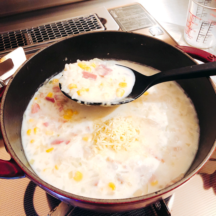 具はベーコンと玉ねぎとコーン。子供も大好物のコンテのリゾットです。