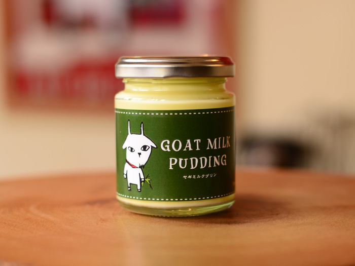 PÂTISSERIE LAIT DE CHÈVRE(パティスリー レ・ド・シェーブル)「ヤギミルクプリン」¥500(税抜)新鮮なヤギミルクと地卵を使用。濃密でなめらかな舌触りの贅沢なプリン。