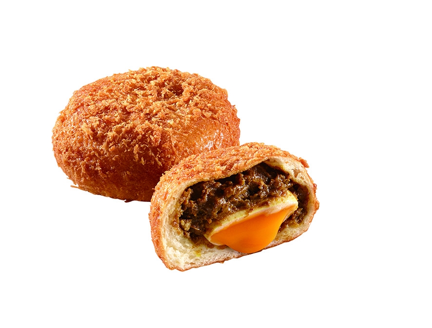 『新宿中村屋カリーパン』とろたまカレーパン 324円/1個【各日限定30個】とろーりとしたとろたまとカレーがマッチした揚げたてカレーパン。