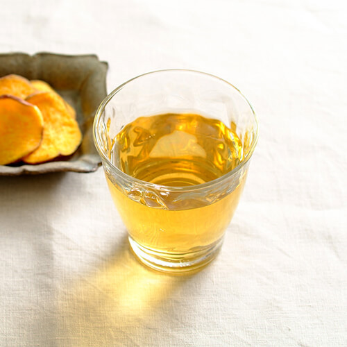 焼酎:甘酒 =2:3 マイルドな焼酎に。キリっと冷やして。透きとおった甘酒,米こうじ,米麹,透明,甘酒,ハナマルキ