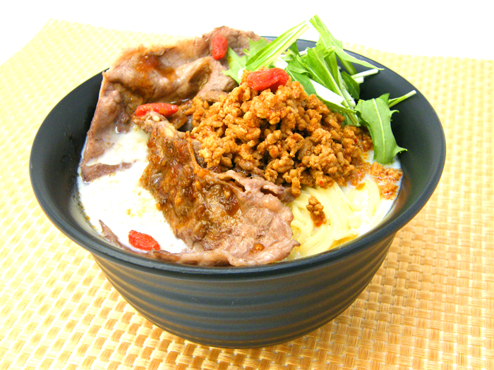 星野物産「ロシアン佐藤監修 冷製シビ辛豆乳担々麺 肉盛バージョン」