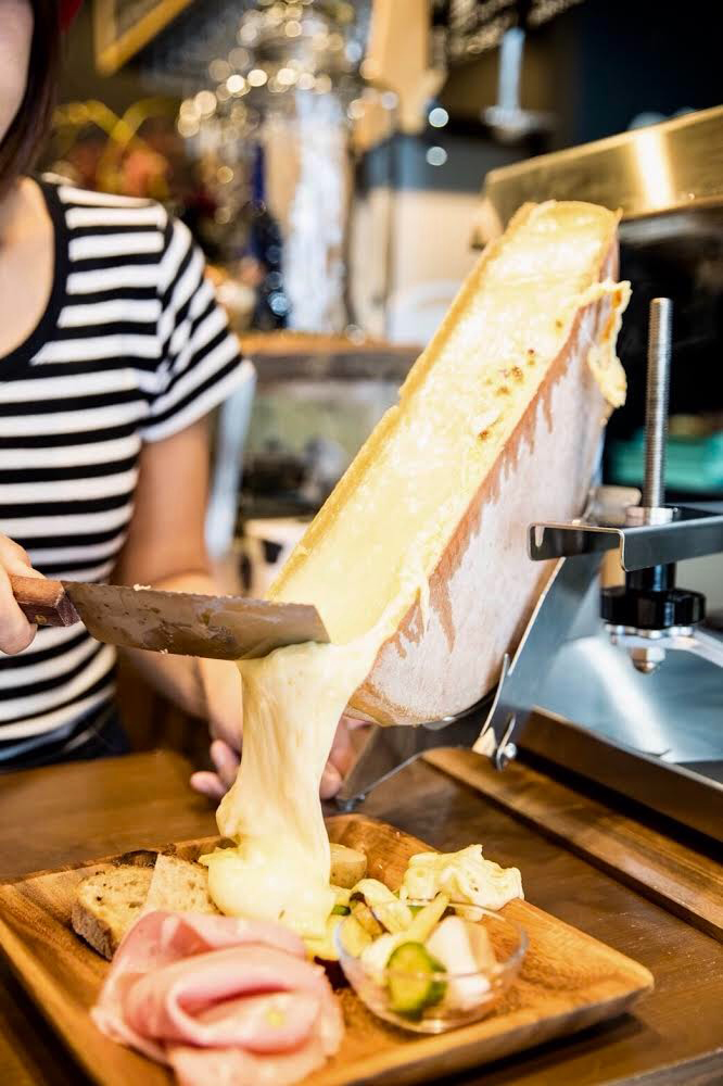 〈ランマスチーズ専門店〉モンス熟成ラクレットオーブン各日50点限り1,203円(1人前)