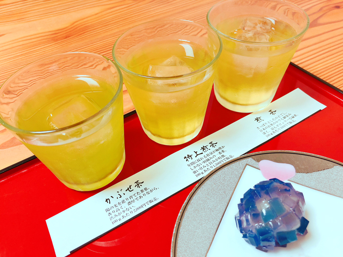 あじさい和菓子と静岡茶3種飲み比べセット 700円(税込み)/スカイウォークコーヒー