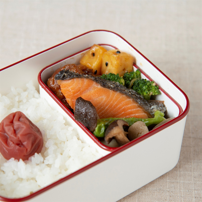 汁物もフルーツもOK! 蓋付きの中子があるため、汁や味が移りにくいです。中身のレパートリーも広がりそう。