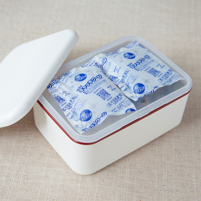 中蓋と蓋の間に保冷剤が入れられる設計だから、夏のお弁当に最適。暑い日のお弁当でも安心できそうです。