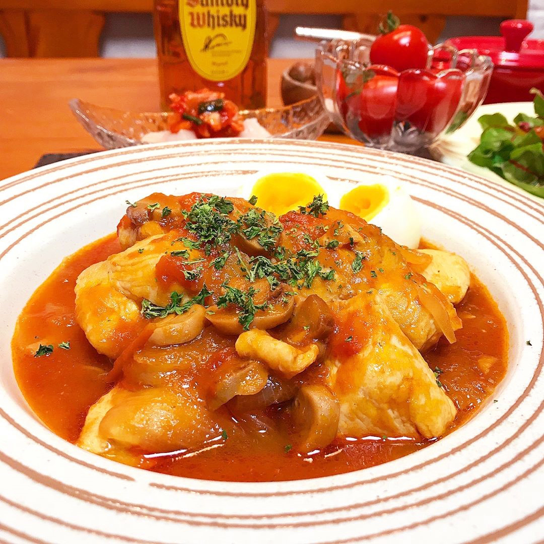 チキンと新玉のトマト煮込み