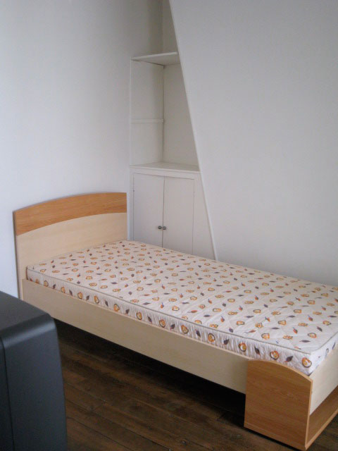 家具家電付きのシンプルなお部屋でした。