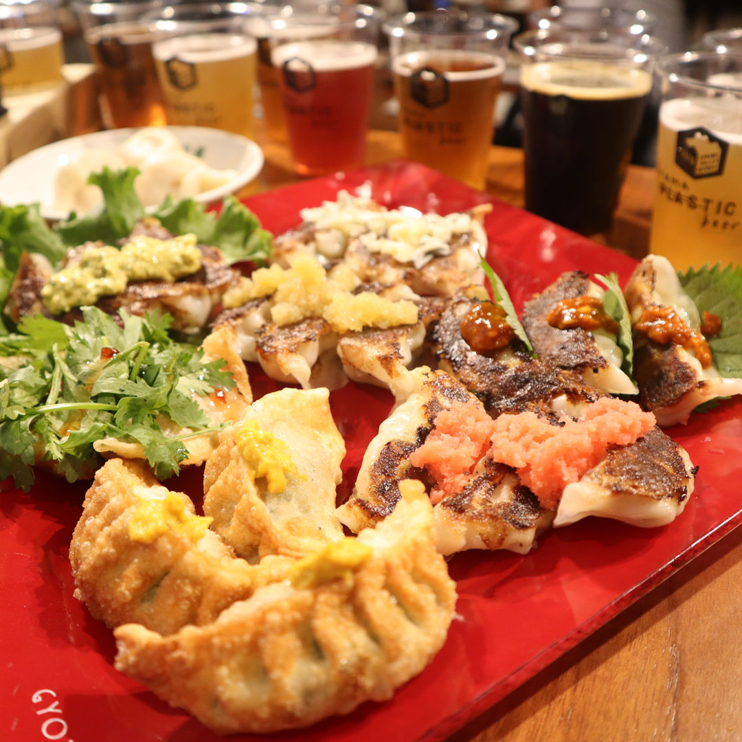 GYOZA IT.から提供される餃子たち。タレのバリエーションもたくさん楽しめます!