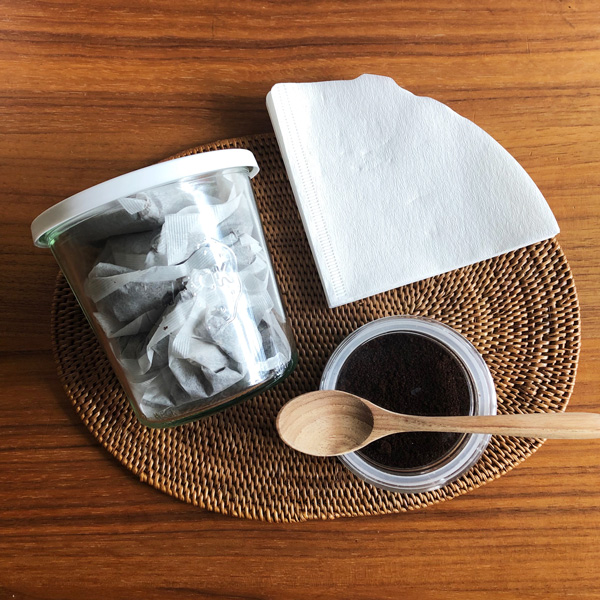 Bにあり、取り出しにくくて困っていた麦茶パック、コーヒーの粉、ペーパーフィルター