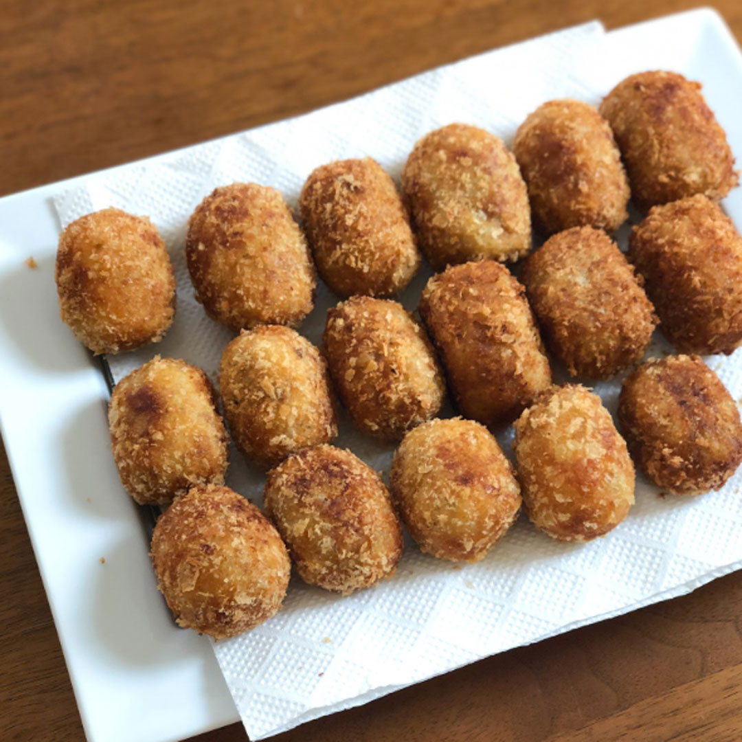 前日の朝に仕込んだコロッケ。晩ご飯の分も含め、少し多めに作りました。