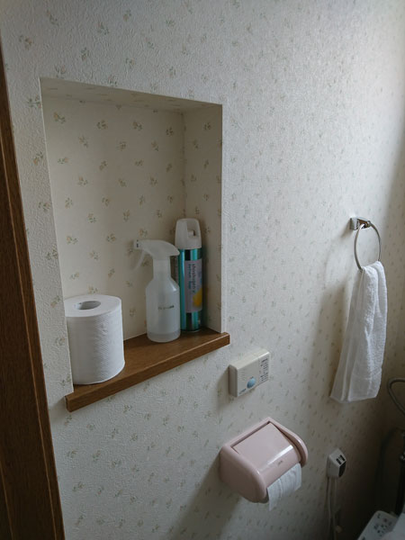 すぐ手の届く場所にアルコール除菌スプレー