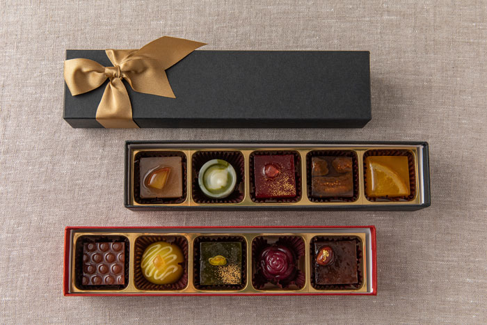 和ティスリー 神戸凮月堂「BONBON STYLE 羊羹」各5個入 各1,404円(税込) 上:和セレクション、下:洋セレクション【日本橋三越本店限定】