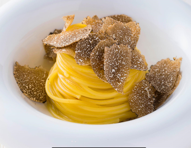「あさりのスパゲッティ 牛脂とサフラン」