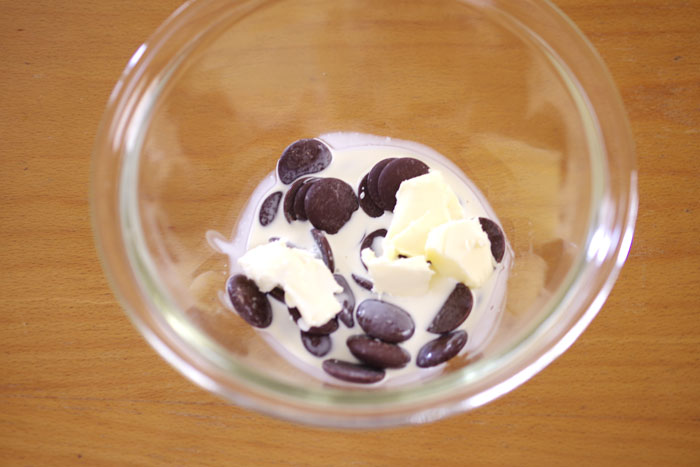 湯せんや、弱めのレンジ加熱がおすすめです