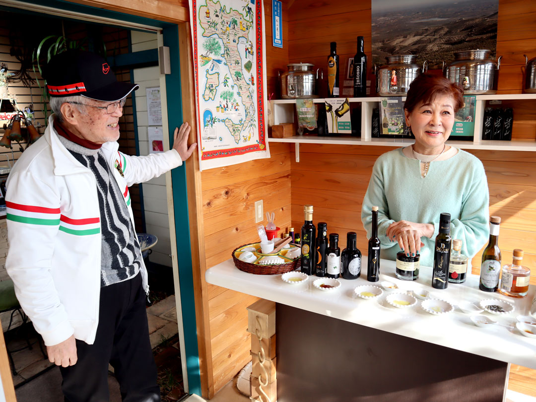 お店に入ると、2人で温かく迎えてくれます