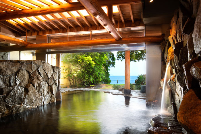最後は「美人の湯」としても名高い天然温泉で癒しのひととき