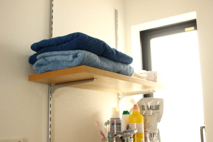 棚を使いやすくするためには、「置くものと棚の奥行きを合わせる」