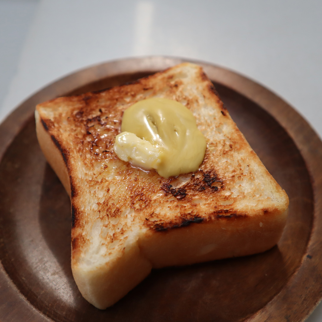 定番はとうもろこしのペーストを使ったバタートースト