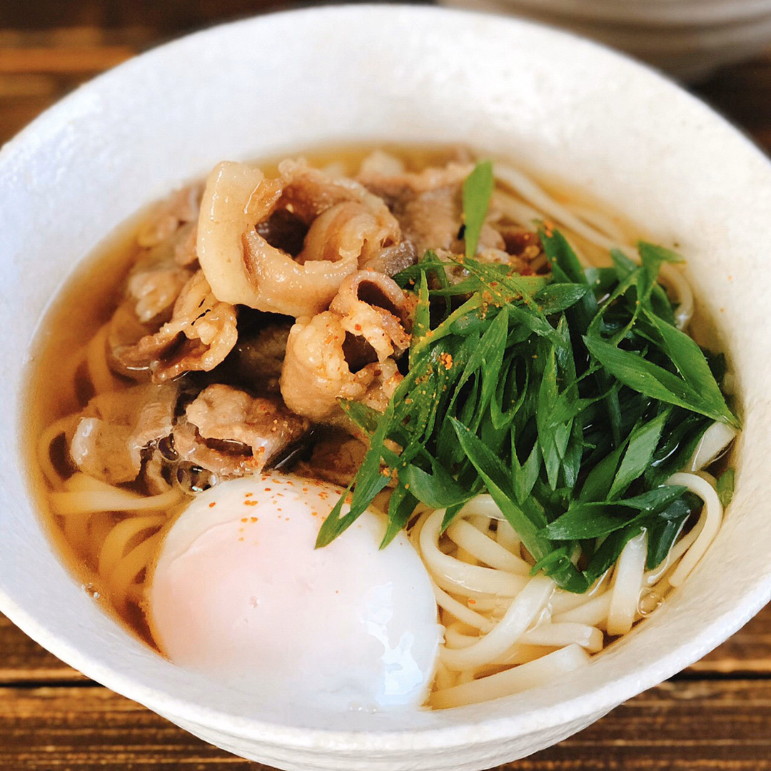 【レシピ】甘辛がおいしい!豚肉温玉うどん