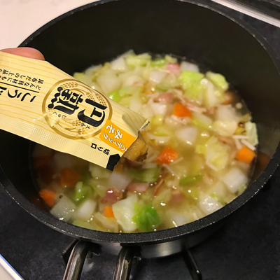 こんな感じでダイレクトに味噌を入れても溶けるんです。