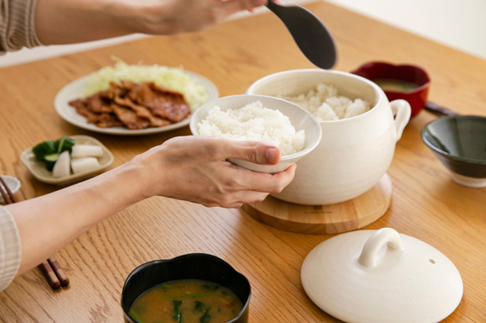 シンプルなデザインなので、食卓にそのまま出してもすっとなじみます
