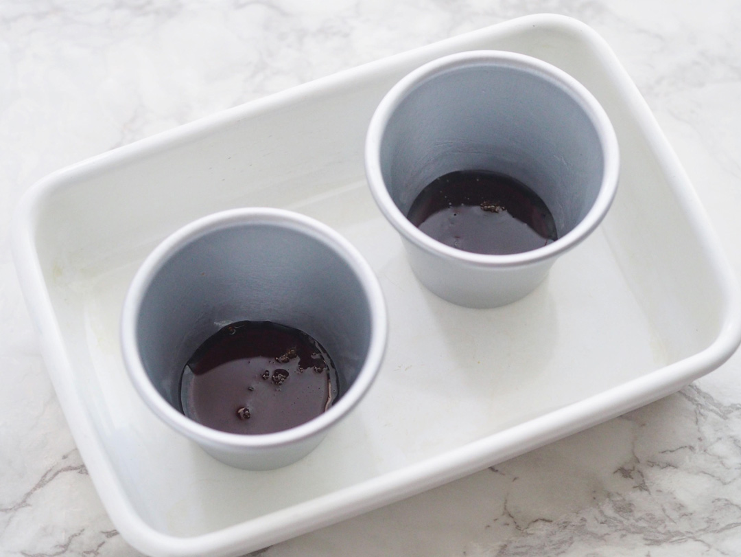 バットに氷水を張っておくと、すぐに固まります