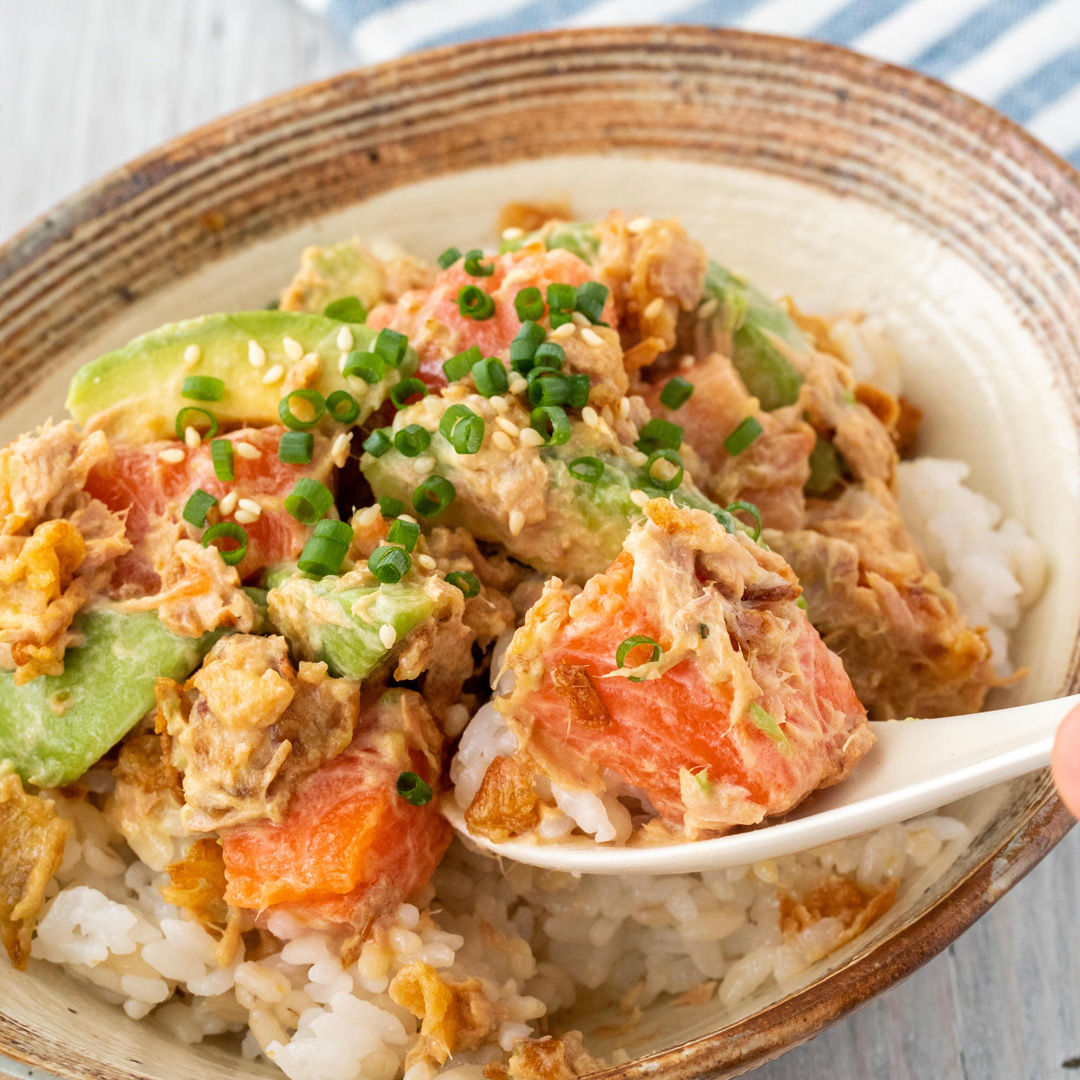 サーモンのアボツナ丼