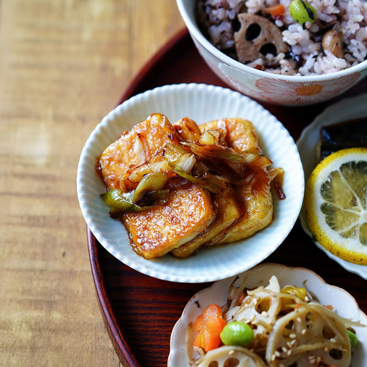 ご飯にのせずに照り焼き豆腐ステーキとして食べても◎