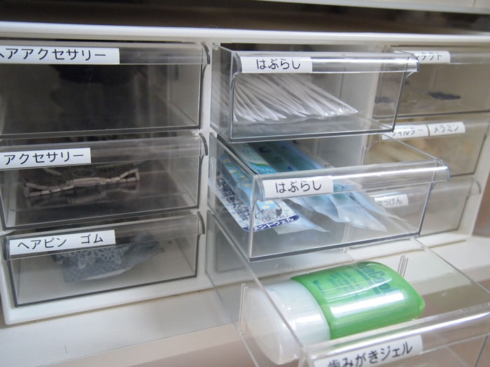 ニトリ「シンク下伸縮ラック」https://www.nitori-net.jp/ec/product/8987839s/