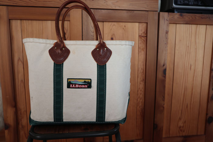 20数年もののトートバッグ。自立するかばんが好きです。/L.L.bean のトートバッグ。ボート・アンド・トート・バッグ オープントップ ミディアム