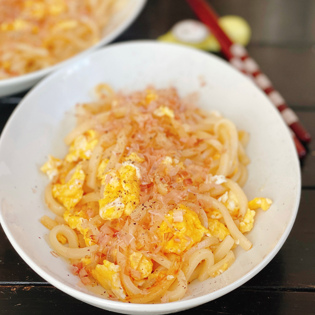 【レシピ】シンプルでおいしい!卵だけの焼きうどんレシピはテキストリンクまたは上の画像をクリックしてご覧ください
