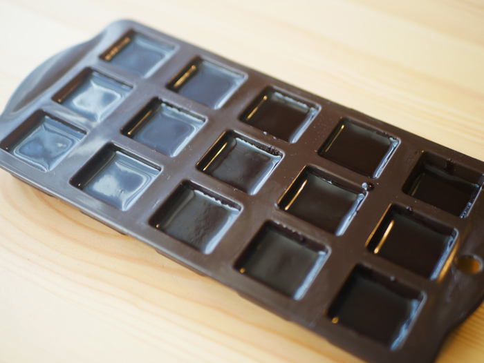 100均のチョコレート型1枚分です。