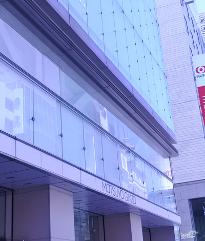 松屋銀座の裏です