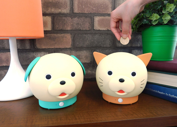 「おせっかいなスマート貯金箱 バンクワン 100円玉専用」「おせっかいなスマート貯金箱 バンクニャン 500円玉専用」