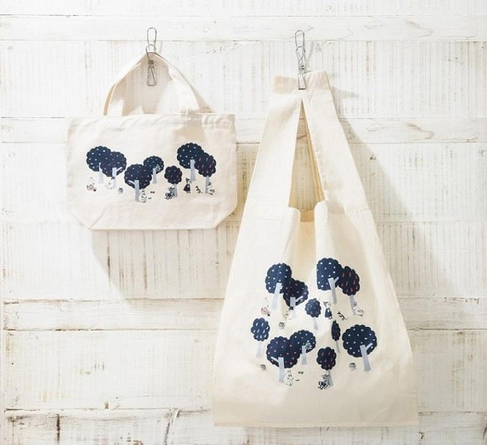 (左)ランチトートバッグ(約高さ20×幅30×マチ10cm)2,484円、(右)マルシェバッグ(約高さ42×幅35×マチ17cm)2,160円