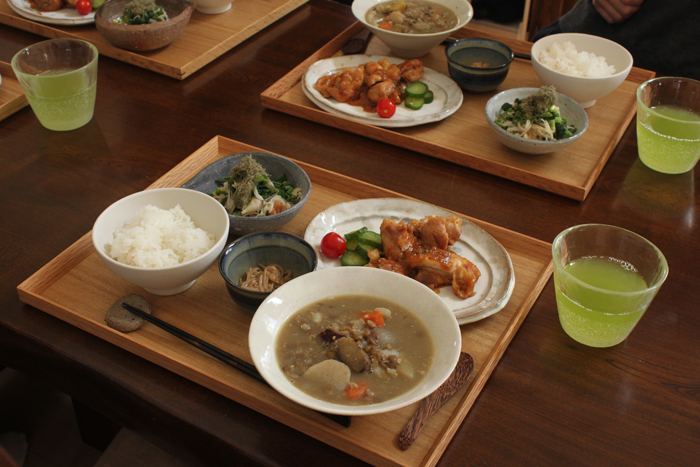 理想はこんな食卓ですが毎日はなかなか難しい