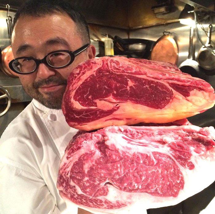 日本で肉料理といえば和知シェフ、と言われるほどの肉焼きの名人。会場内で“肉焼きライブ“を予定(和知シェフが鉄板で焼いた厚切り肉を、その場で切り分けて提供予定。)