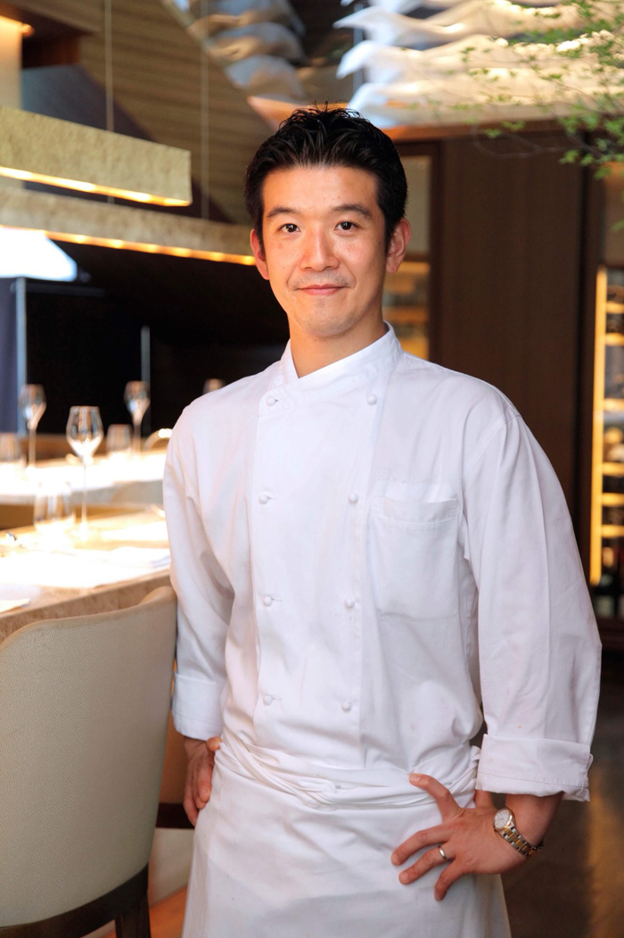 2002年単身でニューヨークへ渡り、高級フレンチ「ジャンジョルジュ」本店で日本人初のスーシェフにまで登りつめる。帰国後、ジャンジョルジュの日本進出を機に、料理長として務める。2018年6月末に退任し、自身が運営する日本では珍しいパストラミサンドの「THE GOOD VIBES」の経営強化を図っているのと併行し、次なる挑戦も。9月初旬には米澤氏プロデュースの店が青山にオープン予定。