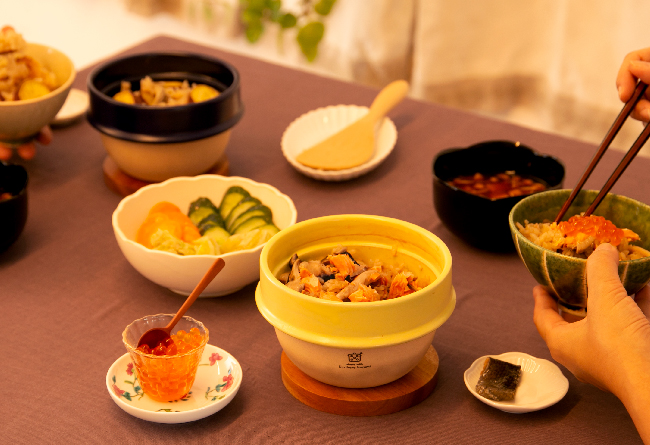 1合炊きご飯釜 (ネイビー・イエロー) 各5,400円(税込)
