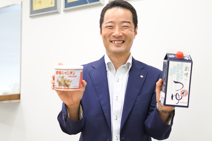 創味食品 商品開発部課長の小幡友幸氏。好きな食べ物は「のどぐろの干物」
