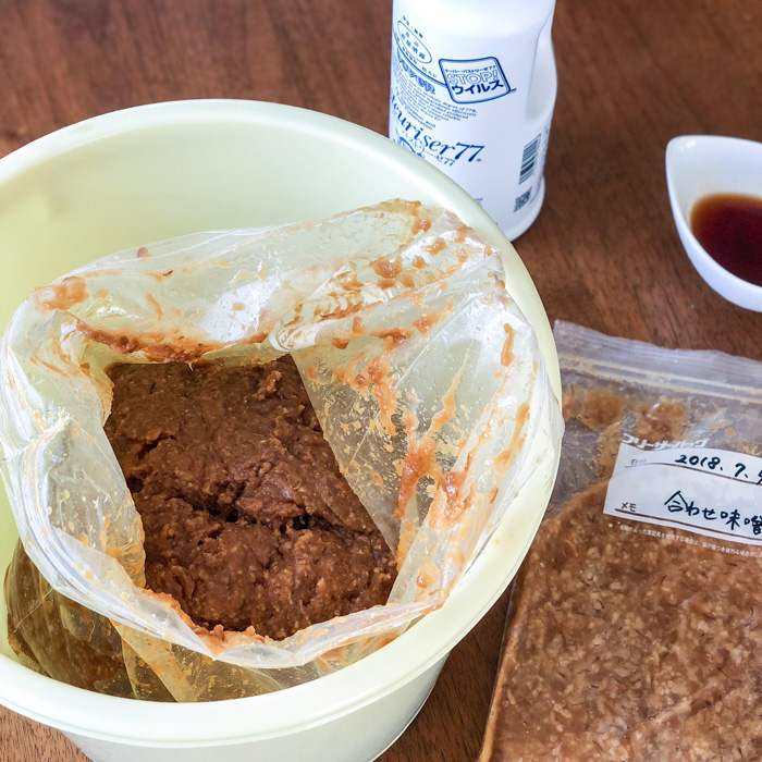 大量に作ったお味噌。毎日撫でて、愛情を注いだお味噌はカビを生やすことなく熟成できました。