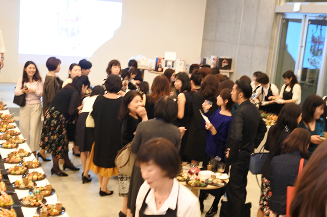 多くの方がフィンガーフードを楽しみに来場されていました