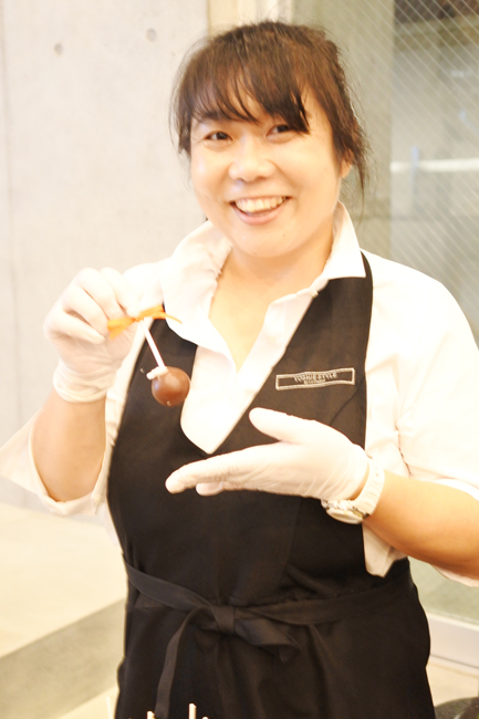 ケーキポップスを出展された杉崎裕美さん。160人分のケーキポップス作り、2日がかりで製作されたそう