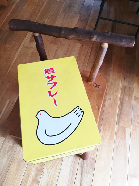 おやつの缶はこれ